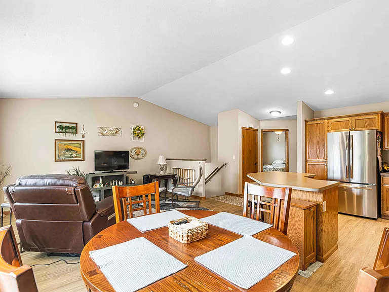 816 Woodbridge Cir — Photo 12