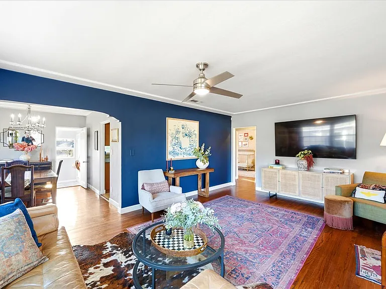 4526 Euclid Ave — Photo 4