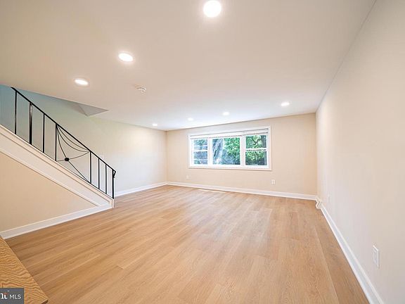 5th image of 10753 Jeanes St