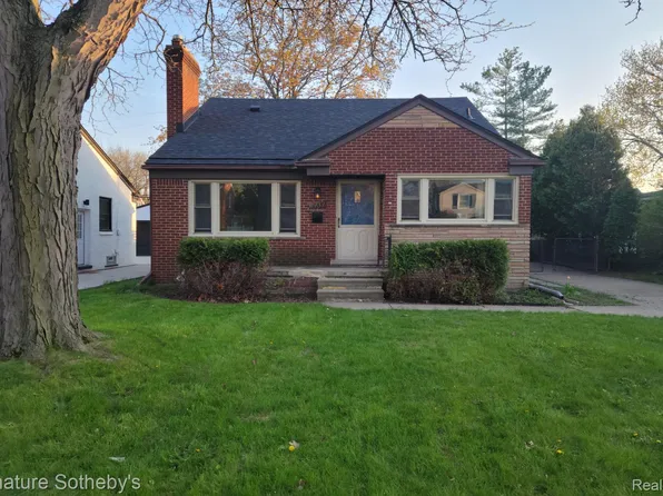 1937 Allard Ave, Grosse Pointe Woods, MI 48236