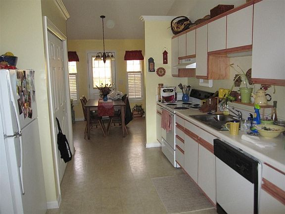 2nd image of 2704 B Bluff View Dr
