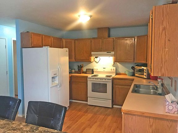 5th image of 270 N Alder St
