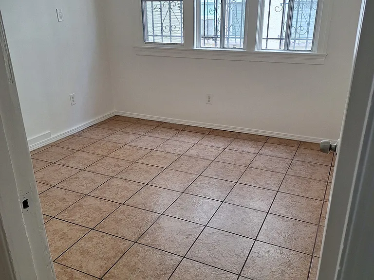 1435 W 51st St #1 — Photo 7