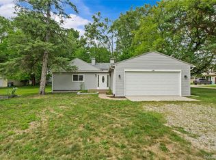 1145 Bayfield St, Lake Orion, MI 48362