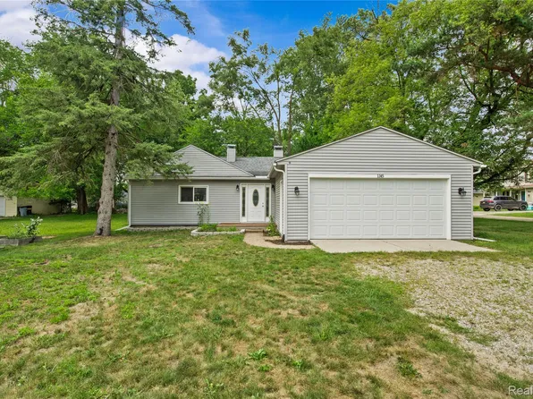 1145 Bayfield St, Lake Orion, MI 48362