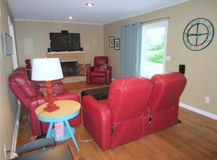 9733 Walnut St, Kansas City, MO 64131