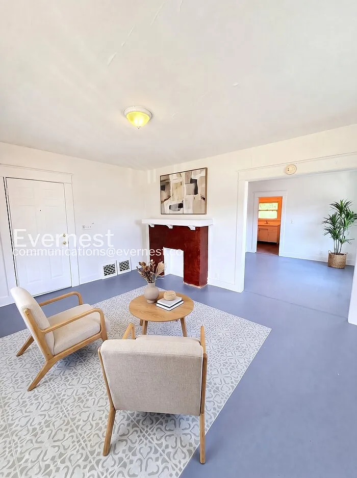 2 bed, 1.0 bath, 1175 sqft, $900 — Photo 2