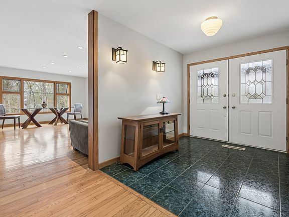 5th image of 245 W Circle Dr