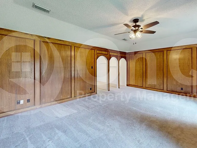 1114 Valerie Dr — Photo 4