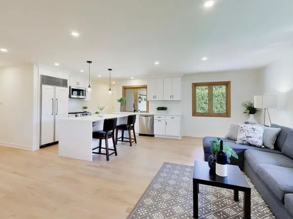 656 Jon Ln, Des Plaines, IL 60016