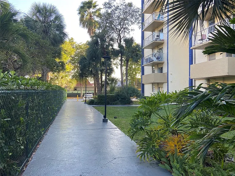 4550 NW 9th St #203E — Photo 10
