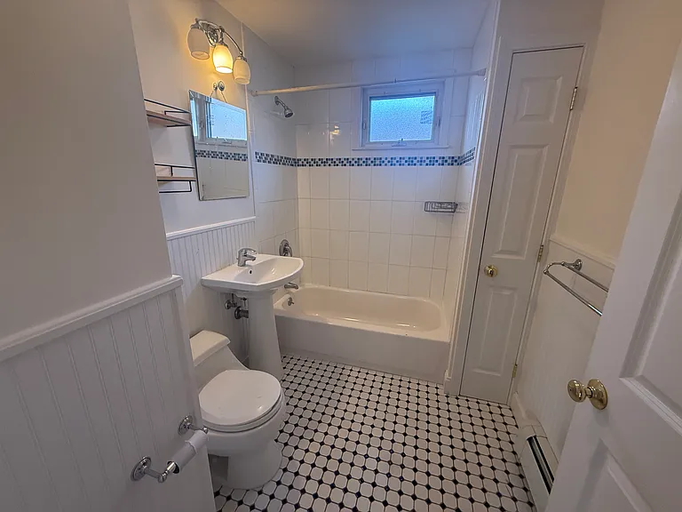 565 Main St #2 — Photo 8
