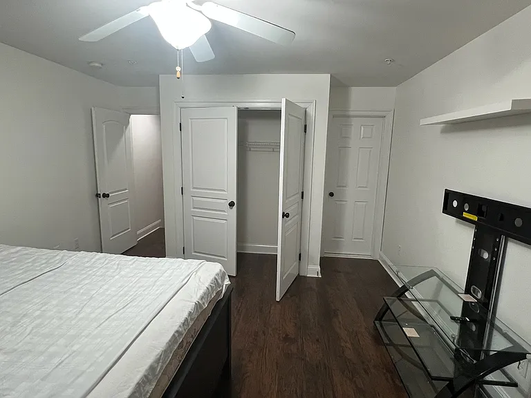 2115 E Fairmount Ave — Photo 8