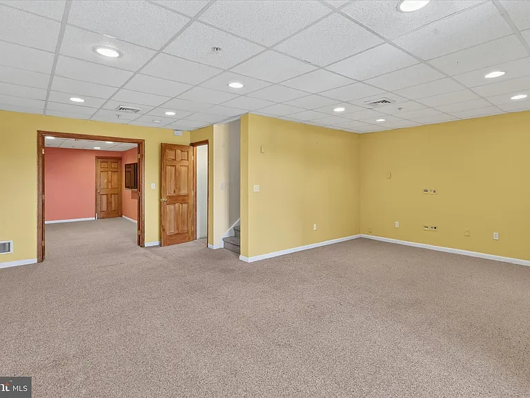 27 Lincoln Dr — Photo 51