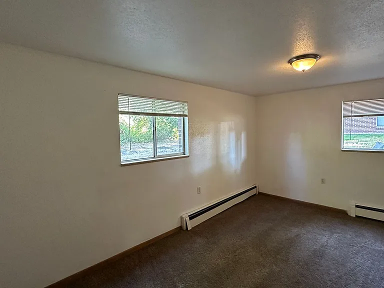1313 Burton Ct — Photo 7