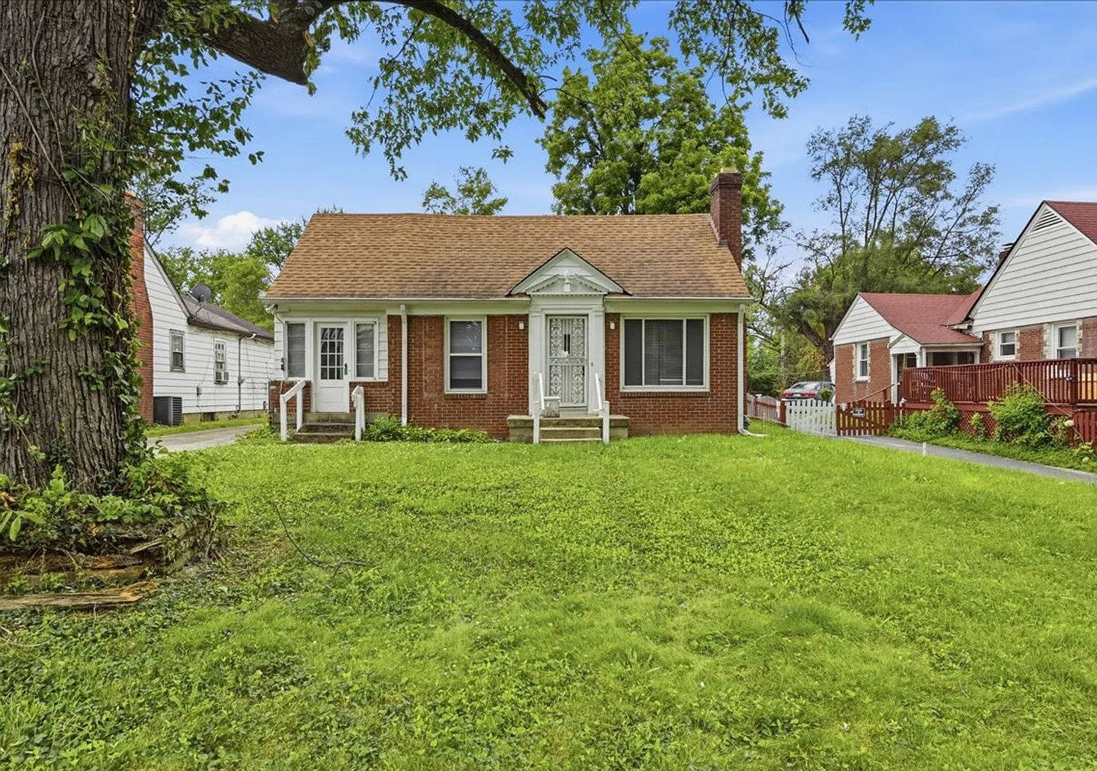 3436 N Lasalle St - $1,300.00/mo. — Photo 1