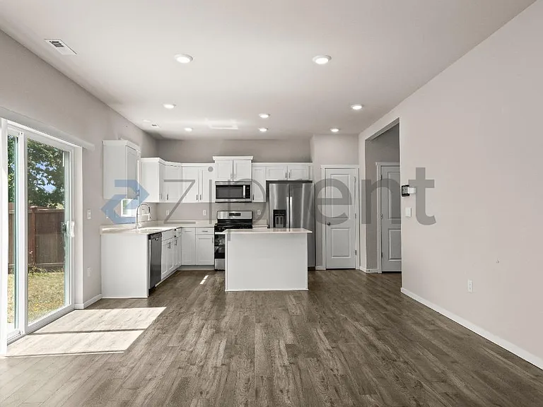 111 17th Dr — Photo 6