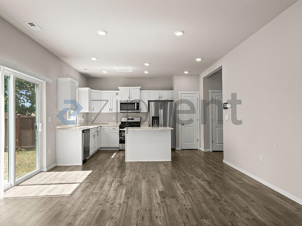 1st image of 111 17th Dr