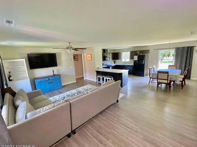 146 Wooster Rd — Photo 2