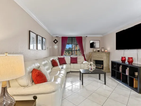 666 W 81st St APT 226, Hialeah, FL 33014