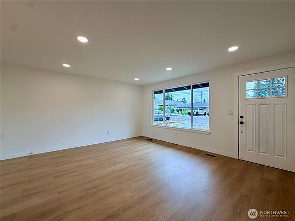 5th image of 1109 27th Street SE