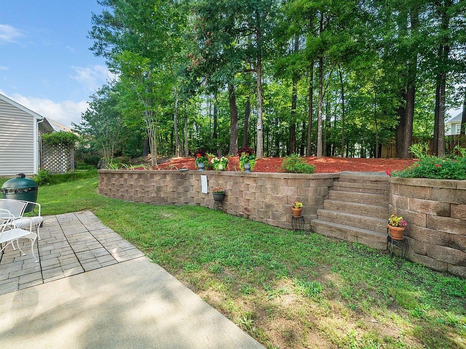 1st image of 121 Trevor Ridge Dr