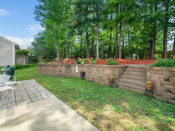 121 Trevor Ridge Dr, Holly Springs, NC 27540