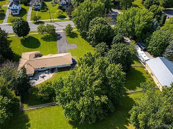 3rd image of 360 East Ave