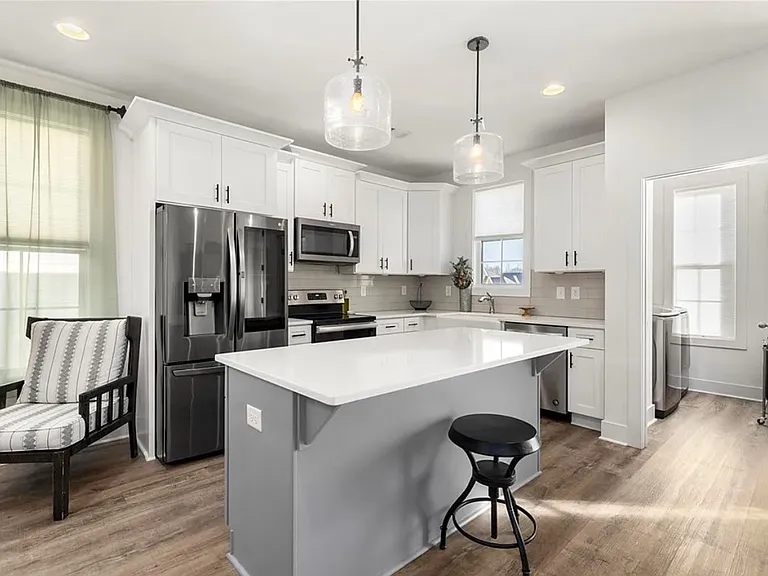 676 Village Dr — Photo 5