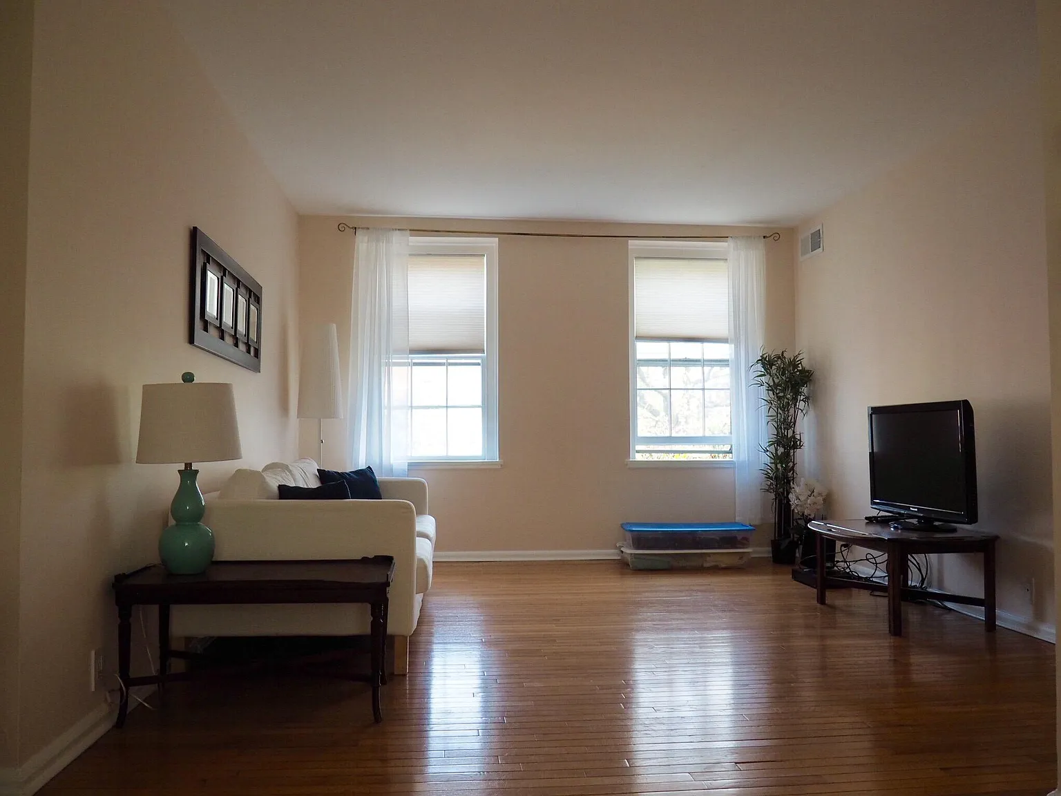 2 bed, 900 sqft, $2,915 — Photo 3