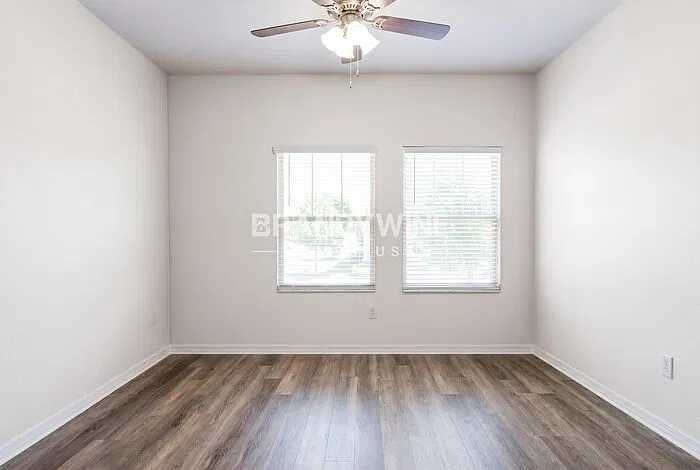 5703 Mercado Dr — Photo 16