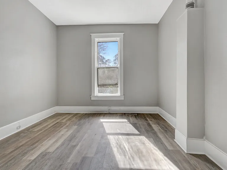 Breeze Apartments — Photo 12