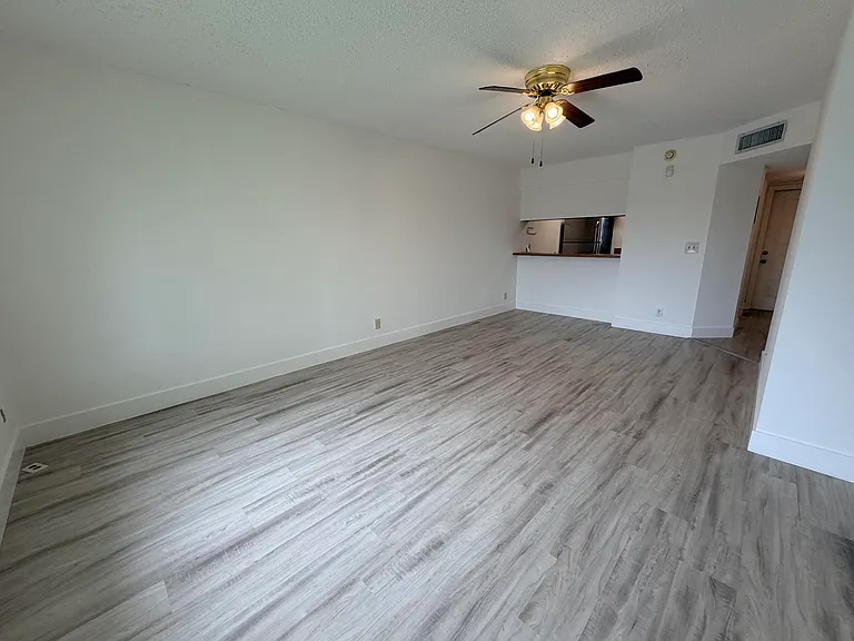 918 Twin Lakes Dr #8-M — Photo 27