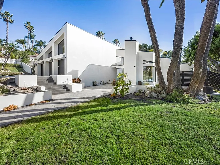 275 S Owens Dr — Photo 34
