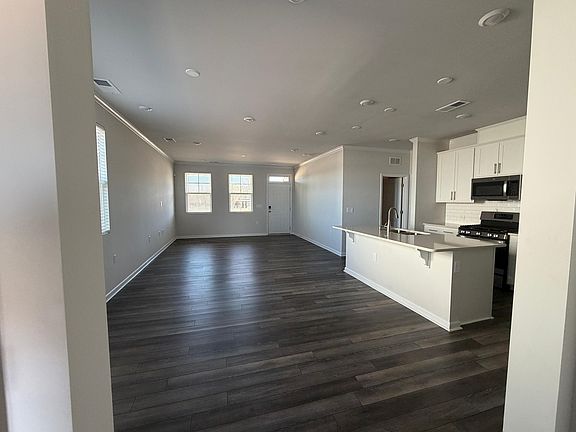 3rd image of 2216 Kasota Ln