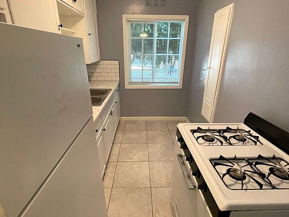 5th image of 2075 Broadway Ct #103