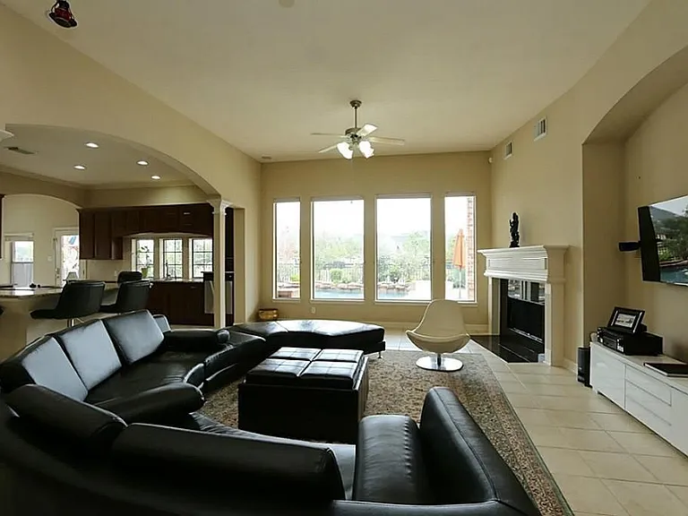 7610 Hampton Bay Ln — Photo 5