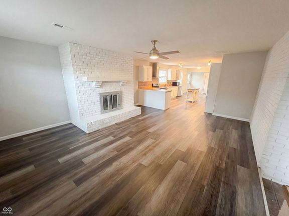 3rd image of 2122 Danbury Dr
