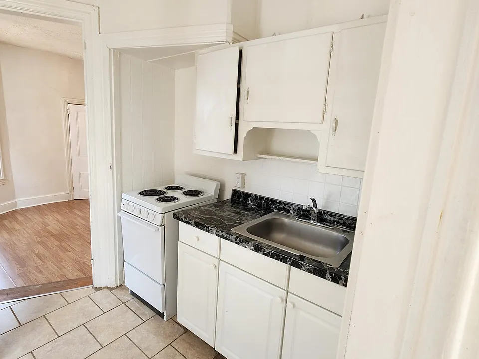 11 E Elm St #2