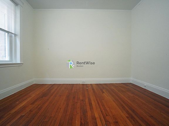 2nd image of 14 Orkney Rd #142