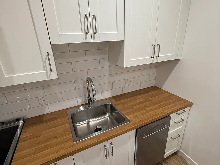 1509 N Hollywood Way #C — Photo 18