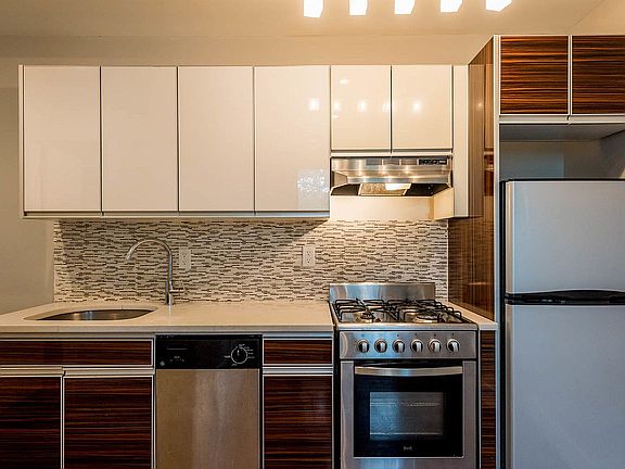 2nd image of 550 Franklin Ave #12