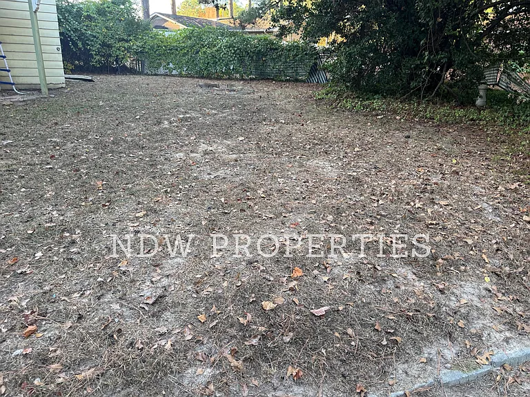 Fenced-in yard!