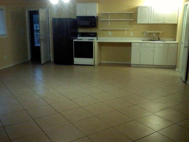 2nd image of 2116 E 37th St #Cottage
