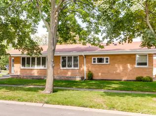 807 Wilkinson Pkwy, Park Ridge, IL 60068