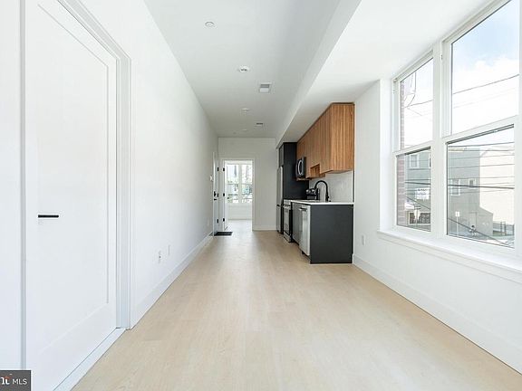 3rd image of 1651 N 6th St #B