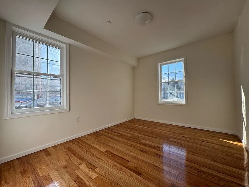 2 bed, 750 sqft, $2,300 — Photo 3