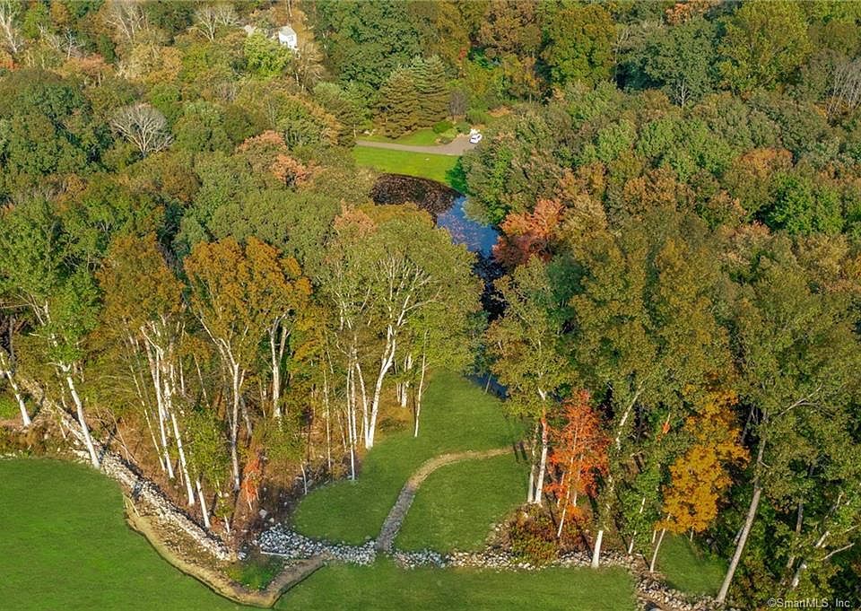 2nd image of 75 Turtle Back Ln W