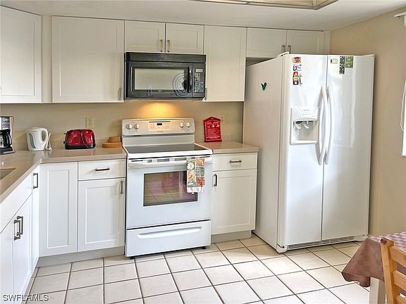2nd image of 1016 SW 48th Ter APT 106
