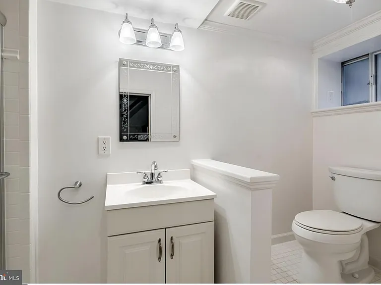 1513 E Moyamensing Ave — Photo 22